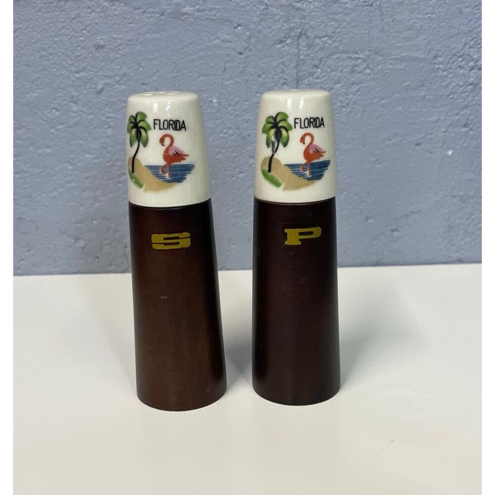 Vintage Mid Century Florida Flamingo Beach Souvenir Wood Ceramic Salt & Pepper